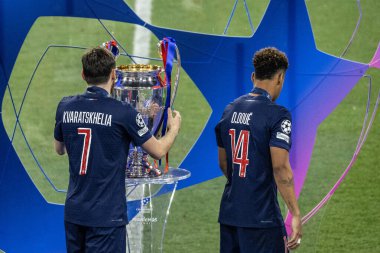 Münih, Almanya. 31 Mayıs 2025. UEFA Şampiyonlar Ligi. Son sözüm Paris Saint-Germain V. Inter Milan 5-0. Khvicha Kvaratskhelia, PSG, Kupa ile.