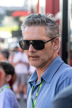 Spielberg, Avusturya. 27 Haziran 2025. FIA F1 Dünya Şampiyonası Avusturya GP 'si. Kalifiye et. Eric Bana, aktör, otlakta görüldü..