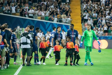 Udine, İtalya. 13 Ağustos 2025. UEFA Süper Kupası 2025. Paris Saint-Germain Tottenham Hotspur 'a karşı 4-3. Maçın başında takım.