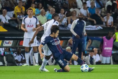 Udine, İtalya. 13 Ağustos 2025. UEFA Süper Kupası 2025. Paris Saint-Germain Tottenham Hotspur 'a karşı 4-3. Guglielmo Vicario, Kang-in Lee, Tottenham.