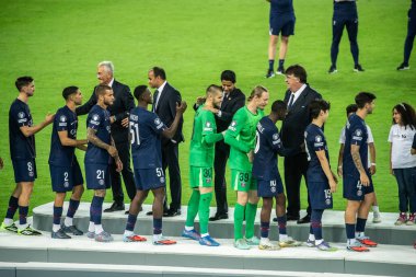 Udine, İtalya. 13 Ağustos 2025. UEFA Süper Kupası 2025. Paris Saint German Tottenham PSG oyuncularına karşı zafer kutlanıyor.