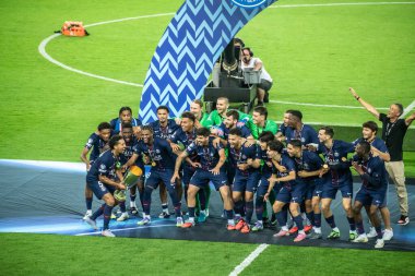 Udine, İtalya. 13 Ağustos 2025. UEFA Süper Kupası 2025. Paris Saint German Tottenham PSG oyuncularına karşı zafer kutlanıyor.