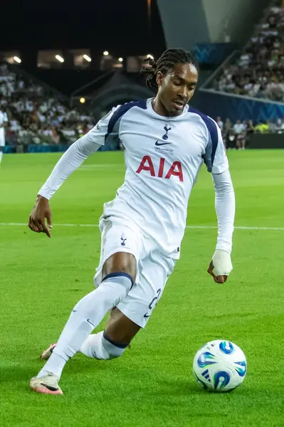 Udine, İtalya. 13 Ağustos 2025. UEFA Süper Kupası 2025. Paris Saint-Germain Tottenham Hotspur 'a karşı 4-3. Djed Spence, Tottenham.