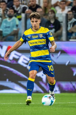 Torino, İtalya. 24 Ağustos 2025. Allianz Juventus Stadyumu. İtalyan Serisi A Futbol Şampiyonası 2025-26. Juventus Parma 'ya karşı. Adrian Bernanbe, Parma.