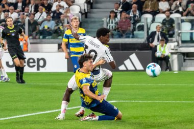 Torino, İtalya. 24 Ağustos 2025. Allianz Juventus Stadyumu. İtalyan Serisi A Futbol Şampiyonası 2025-26. Juventus Parma 'ya karşı. Jonathan David, Juventus, gol ve 1-0 'lık golü kutluyor..