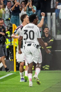 Torino, İtalya. 24 Ağustos 2025. Allianz Juventus Stadyumu. İtalyan Serisi A Futbol Şampiyonası 2025-26. Juventus Parma 'ya karşı. Jonathan David, Juventus, gol ve 1-0 'lık golü kutluyor..