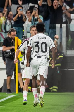 Torino, İtalya. 24 Ağustos 2025. Allianz Juventus Stadyumu. İtalyan Serisi A Futbol Şampiyonası 2025-26. Juventus Parma 'ya karşı. Jonathan David, Juventus, gol ve 1-0 'lık golü kutluyor..