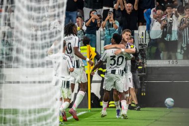 Torino, İtalya. 24 Ağustos 2025. Allianz Juventus Stadyumu. İtalyan Serisi A Futbol Şampiyonası 2025-26. Juventus Parma 'ya karşı. Jonathan David, Juventus, gol ve 1-0 'lık golü kutluyor..