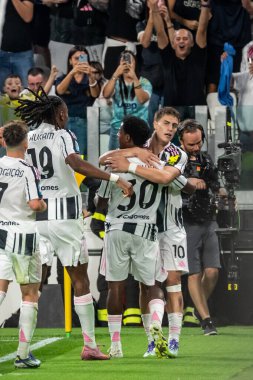 Torino, İtalya. 24 Ağustos 2025. Allianz Juventus Stadyumu. İtalyan Serisi A Futbol Şampiyonası 2025-26. Juventus Parma 'ya karşı. Jonathan David, Juventus, gol ve 1-0 'lık golü kutluyor..