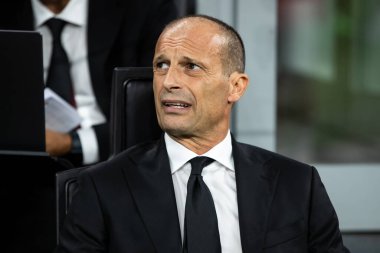 Milan, İtalya. 23 Ağustos 2025. Meazza Stadyumu. İtalyan Serisi A Futbol Şampiyonası. AC Milan, Cremonese 'e karşı. Massimiliano Allegri, Koç Milan.