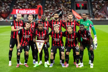 Milan, İtalya. 23 Ağustos 2025. Meazza Stadyumu. İtalyan Serisi A Futbol Şampiyonası. AC Milan, Cremonese 'e karşı. Milan takım resmi maçın başında.