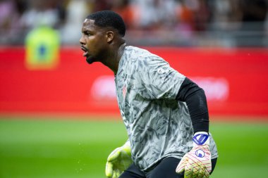 Milan, İtalya. 23 Ağustos 2025. Meazza Stadyumu. İtalyan Serisi A Futbol Şampiyonası. AC Milan, Cremonese 'e karşı. Mike Maignan, kaleci Milan.