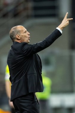 Milan, İtalya. 23 Ağustos 2025. Meazza Stadyumu. İtalyan Serisi A Futbol Şampiyonası. AC Milan, Cremonese 'e karşı. Massimiliano Allegri, Koç Milan.