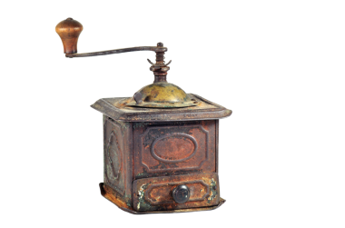 eski Kahve değirmeni üzerinde beyaz izole