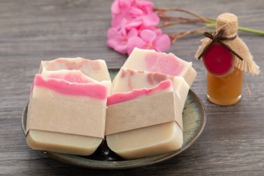 Ev yapımı doğal organik sabun, cilt ürünü taklit sahnesi için hazırlan. Kozmetik ürünler, antibakteriyel sabun konsepti