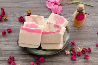 Ev yapımı doğal organik sabun, cilt ürünü taklit sahnesi için hazırlan. Kozmetik ürünler, antibakteriyel sabun konsepti