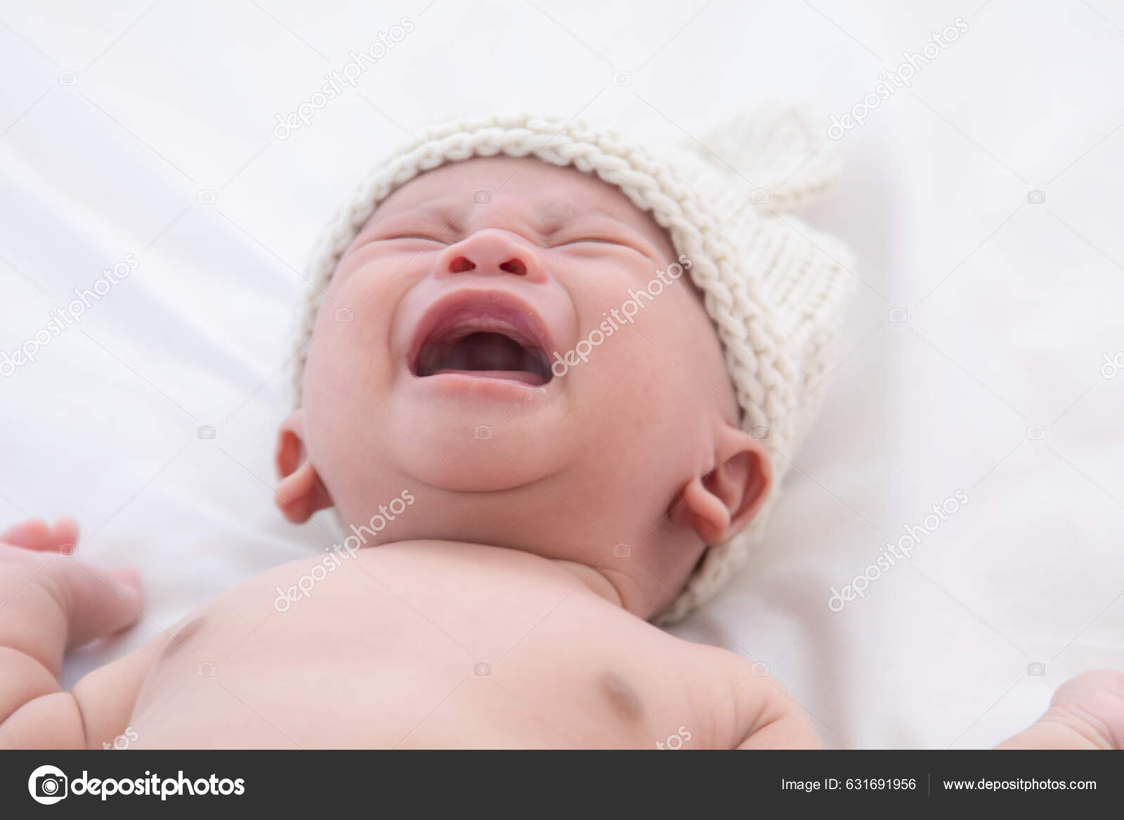 Newborn Baby Crying Sick Fever Get Flu Check Clinic Asian — Stock