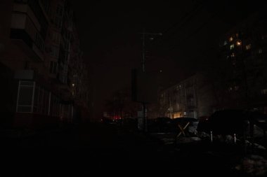 Rus füze saldırısından sonra Kyiv şehri karanlığa gömüldü. Elektrik ve elektriksiz kasaba.