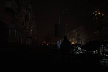 Rus füze saldırısından sonra Kyiv şehri karanlığa gömüldü. Elektrik ve elektriksiz kasaba.
