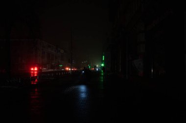 Rus füze saldırısından sonra Kyiv şehri karanlığa gömüldü. Elektrik ve elektriksiz kasaba.