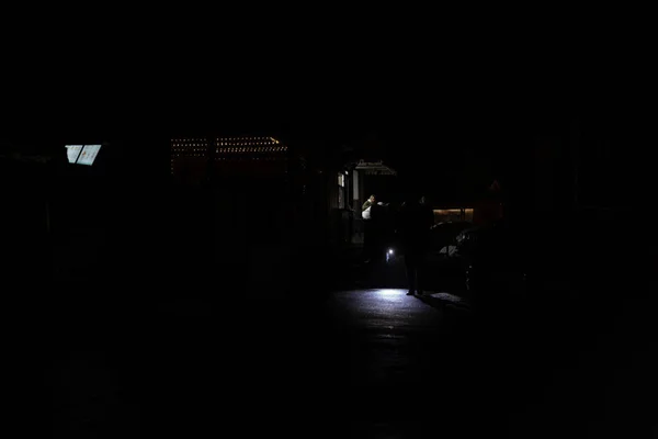 基辅市在俄罗斯导弹袭击后陷入停电 没有电和电的城镇 — 图库照片
