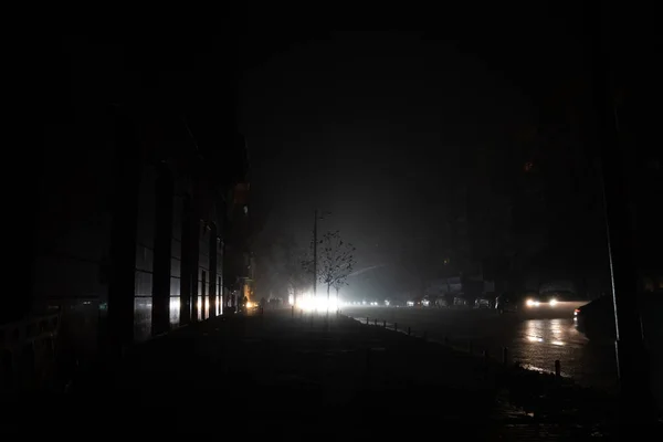 ロシアのミサイル攻撃の後に停電しているキエフ市 電力のない町 — ストック写真