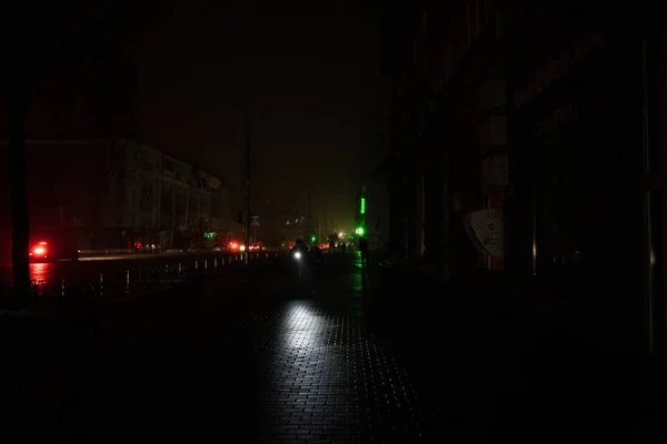 ロシアのミサイル攻撃の後に停電しているキエフ市 電力のない町 — ストック写真