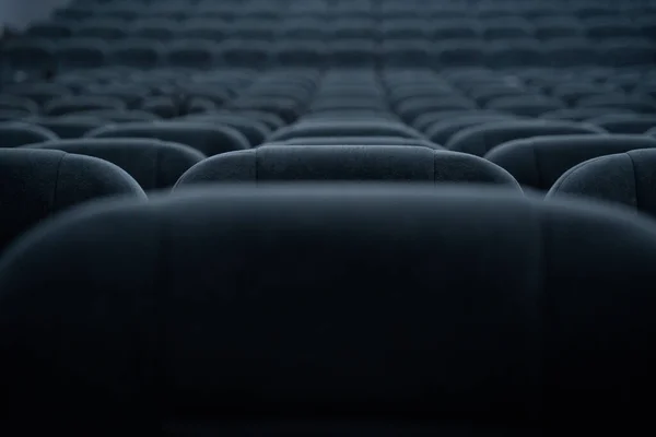 Fileiras Vazias Assentos Salão Para Grande Número Pessoas Sala Cinema — Fotografia de Stock