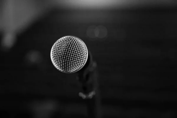 Microphone Stage Singer Stand Blurry Background Close Angle — Stock Photo, Image