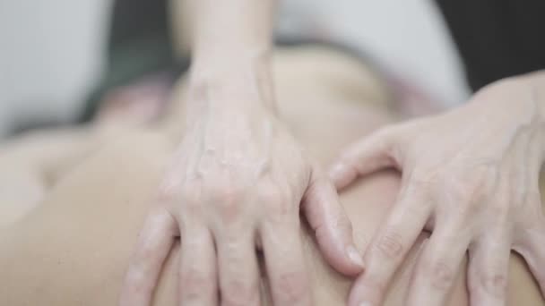 Mãos Hábeis Massagista Proporcionam Uma Massagem Profunda Nos Tecidos Perna — Vídeo de Stock