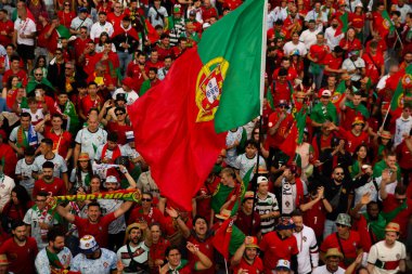 Hamburg, Almanya - 5 Temmuz 2024: Portekizli taraftarlar şehrin sokaklarında Euro 2024 'ü kutluyorlar