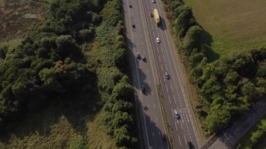 Glamorgan Vadisi 'nden geçen M4 Otoyolu' nun hava görüntüleri.