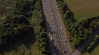 Glamorgan Vadisi 'nden geçen M4 Otoyolu' nun hava görüntüleri.