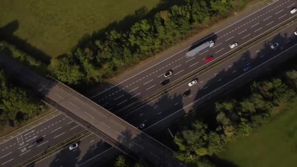 Повітряні Кадри Автомагістралі Через Долину Гламорган — стокове відео