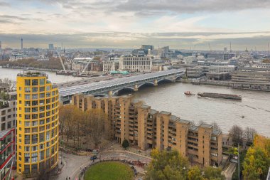 Thames Nehri 'nin çevresi, Londra, Kasım 2019