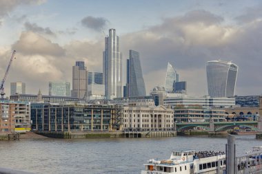 Thames Nehri 'nin çevresi, Londra, Kasım 2019