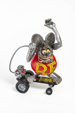 Rat Fink, Ed Big Daddy Roth tarafından Mickey Mouse 'un ikinci kişiliği olarak yaratılan bir karakterdir.