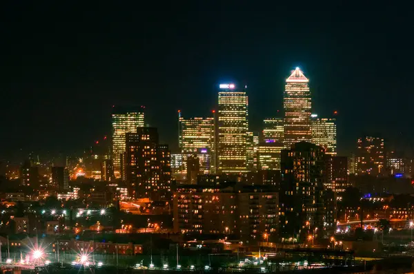 Canrary Wharf gece Stratford 'dan izlendi. 16 Ekim 2014