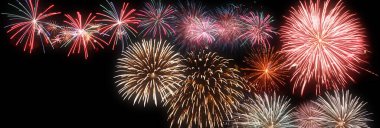 Bokeh özgeçmişi olan renkli bir havai fişek. Yeni yıl kutlaması, soyut tatil geçmişi