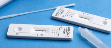 Ekspres korona testi. Negatif covid antijen testi.