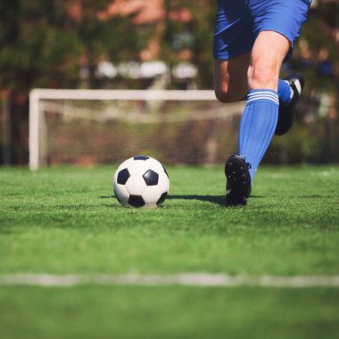 Deri top ile geleneksel futbol oyunu