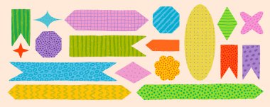 Çeşitli şekil ve stillerde not etiketleri. Çocuksu şablonları olan defter veya günlük için vektör not yer imleri ve vurgular. Albüm ve tasarım için etiket paketi