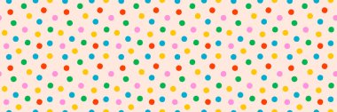 Krema arka planında renkli nokta deseni. Paket kağıdı, kumaş, çocuk dekorasyonu, baskılar, ambalaj için kusursuz vektör konfeti dokusu. Parlak, neşeli, eğlenceli tasarım. Kullanmak için örnek paneline sürükle.