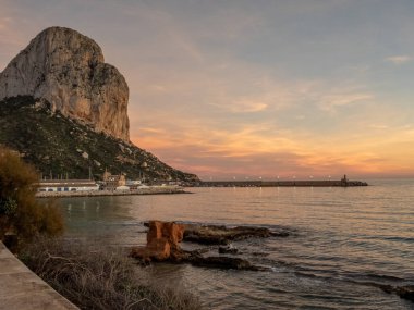 Aralık 'ta gün batımı, Calpe