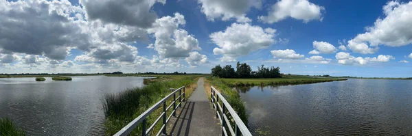 荷兰弗里斯兰费安沃尔登周围湖中的全景 — 图库照片