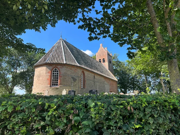 Iglesia Hegebeintum Situada Colina Artificial Más Alta Los Países Bajos —  Fotos de Stock