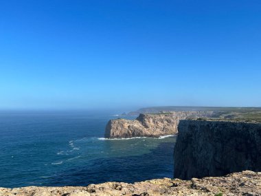 Sagres Portekiz 'deki St. Vincent Burnu etrafındaki uçurumlar