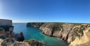 Portekiz 'deki Fortaleza de Belixe Sagres çevresindeki bir uçurumdan Panorama