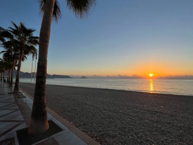 Albir İspanya 'da bulvar ve sahil gündoğumu