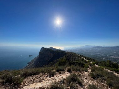 Alt del Governador 'un İspanya' daki Albir çevresindeki Parque Natural Serra Gelada 'daki zirvesinden görüntü